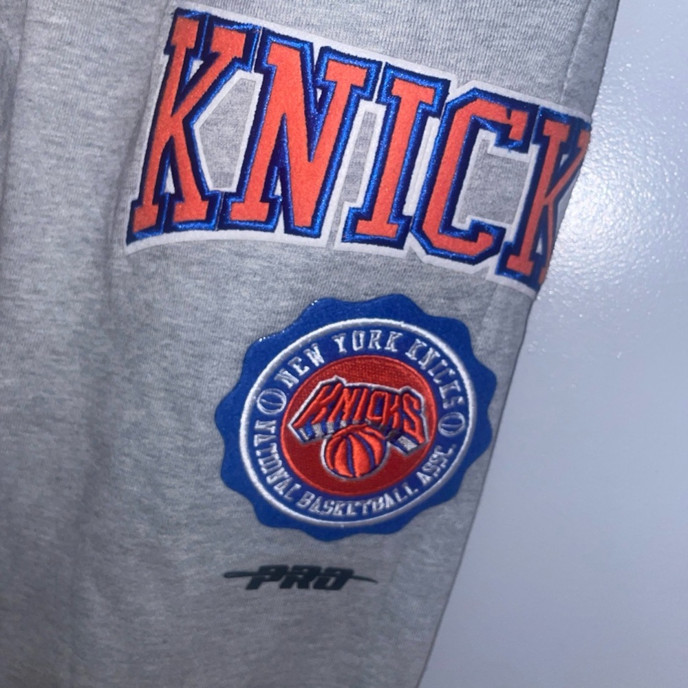 PRO STANDARD NEW YORK KNICKS FLEECE SWEATPANTS SIZE SMALL